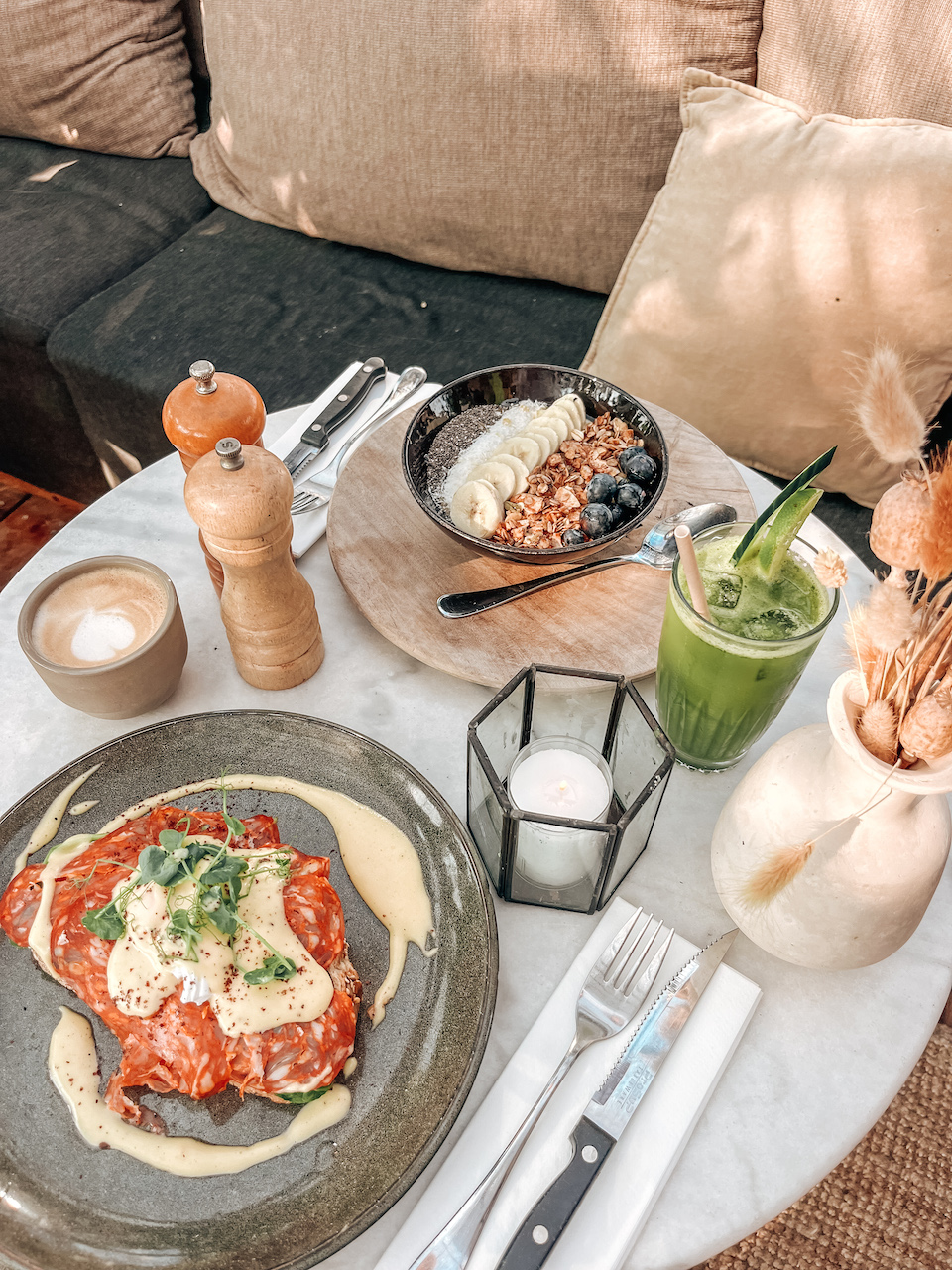 ontbijt bij branding beachclub, brunchrestaurant